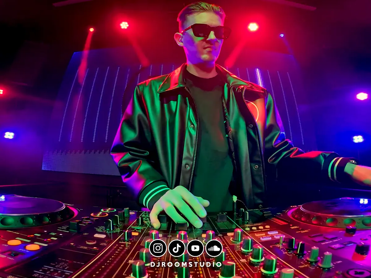 DJ behind the Pioneer CDJ-3000 set in front of the LED wall at DJ Room Studio